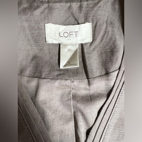 LOFT Taupe linen blend crop blazer size 6. - Picture 10 of 13